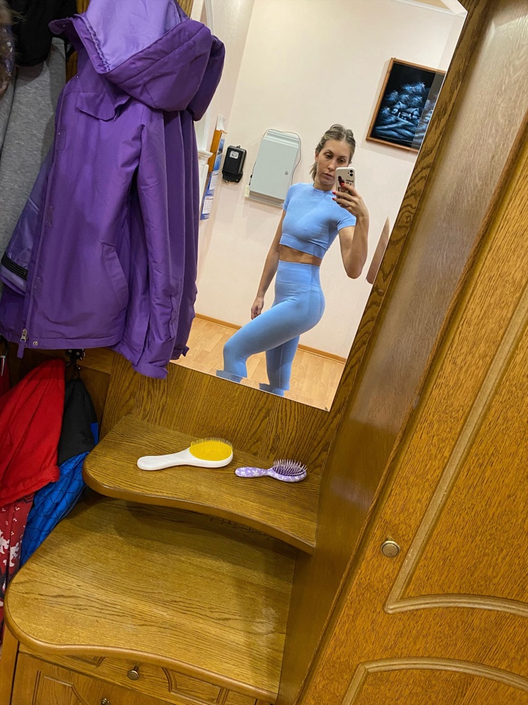 Классный!!! Приятный но верх хотелось бы побольше давить под горло… но за такие деньги можно и разрезать верх ))