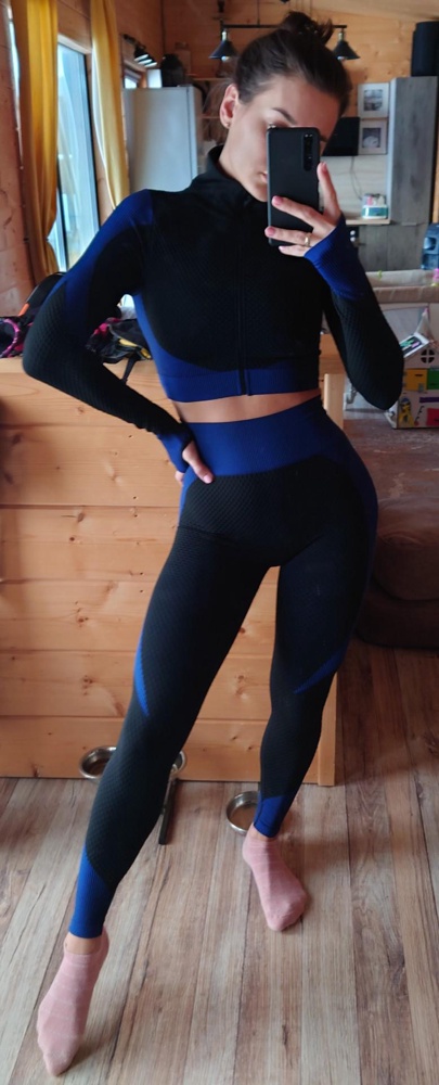 Классный костюм,качество отличное. Но есть сомнения, относительно штанов,так как кажется,что от шва по материалу вот вот пойдет стрелка, хотя по размеру всё отлично.