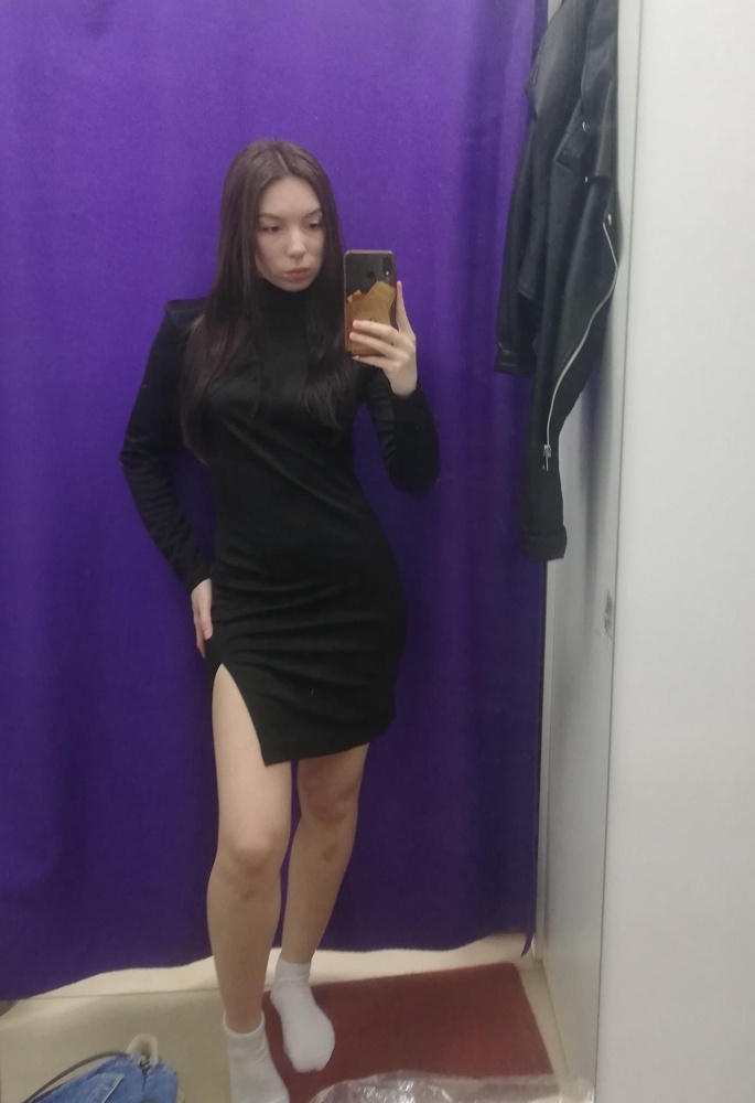 На меня почему то не село, в некоторых местах подвисает и морщится, может великовато. Плечи  несуразны, перекручиваются. На фото лучше, чем в жизни. 80-60-92, рост 158