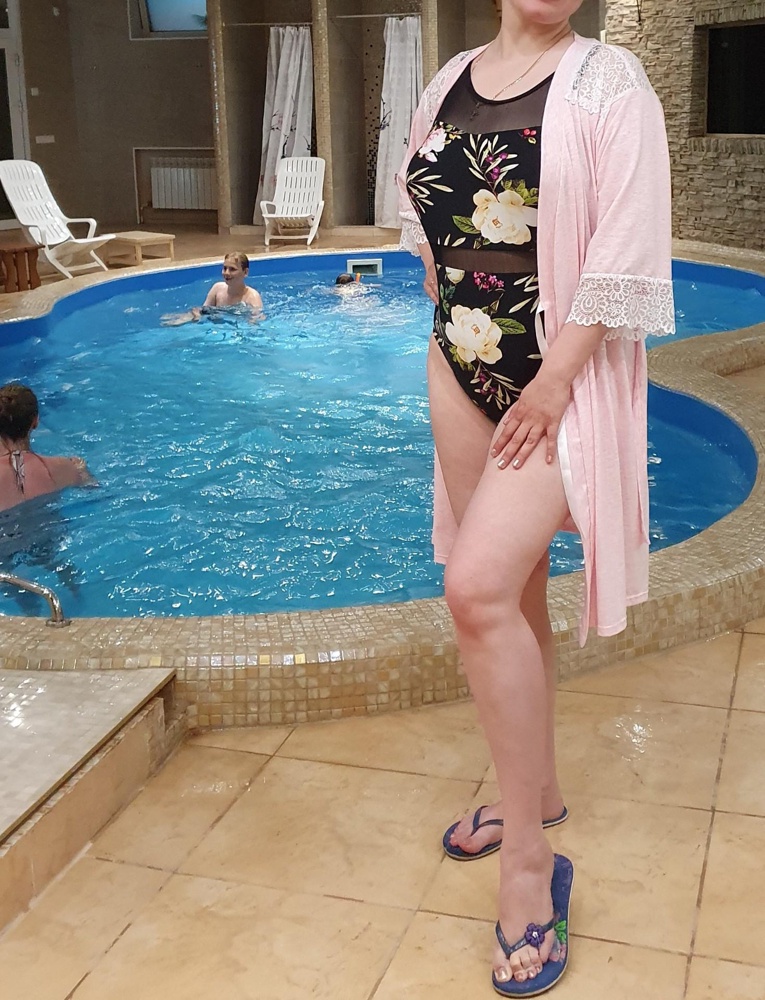 На 52 с грудью 3 взяла 48.Выигрышная модель.Очень все нравится и после купания нареканий нет.Но! Хотелось бы ширину лямок больше на плечах.Было бы лучше!Внутри чашка двигается-то что надо.