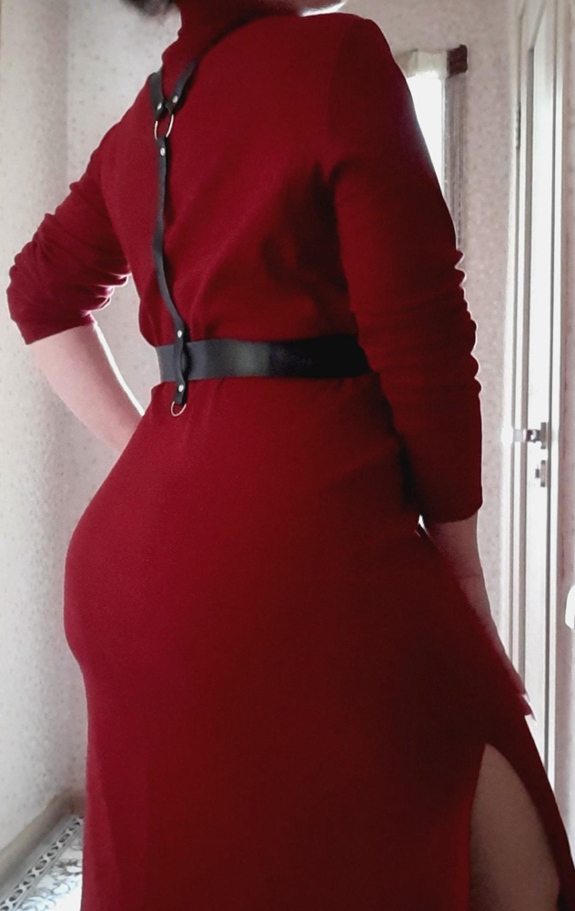 Прислали не ту модель, но оставила, с платьем смотрится классно. Пришлось повозиться "налаживая сбрую" )) но результат огонь)