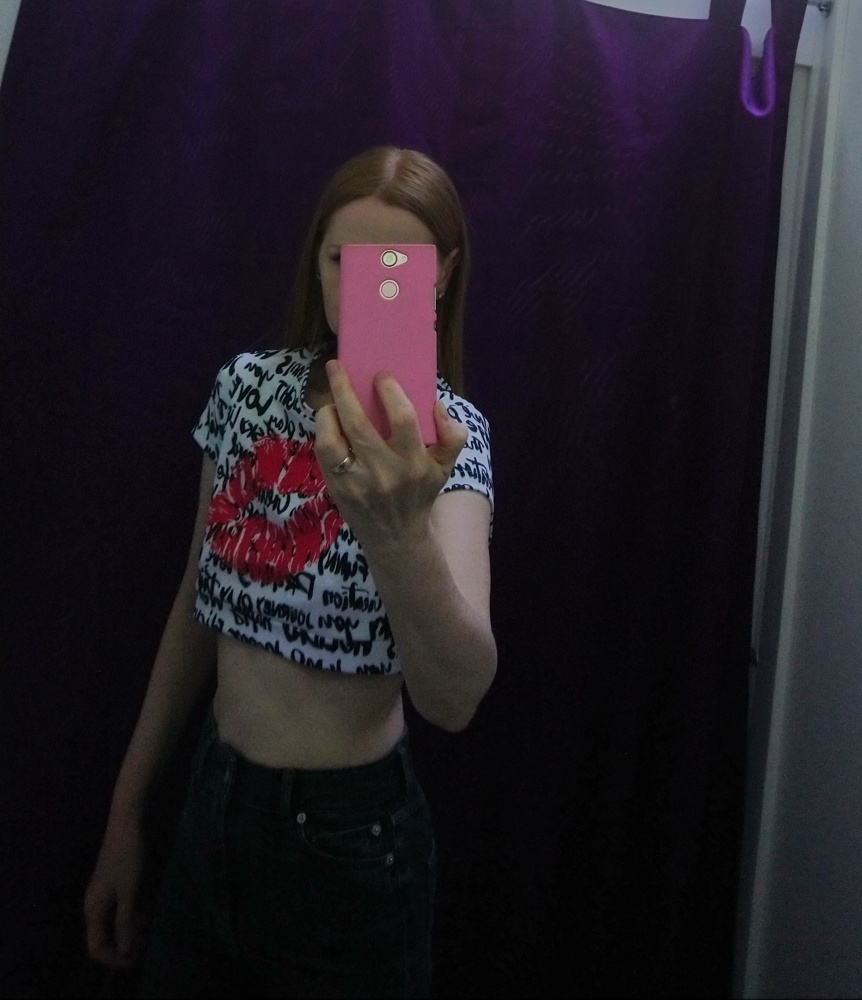 Ткань, фасон супер, но мне даже размер XS великоват (, не фиксируется снизу и горловина широка, всё равно оставлю так как меньше не шьют! 