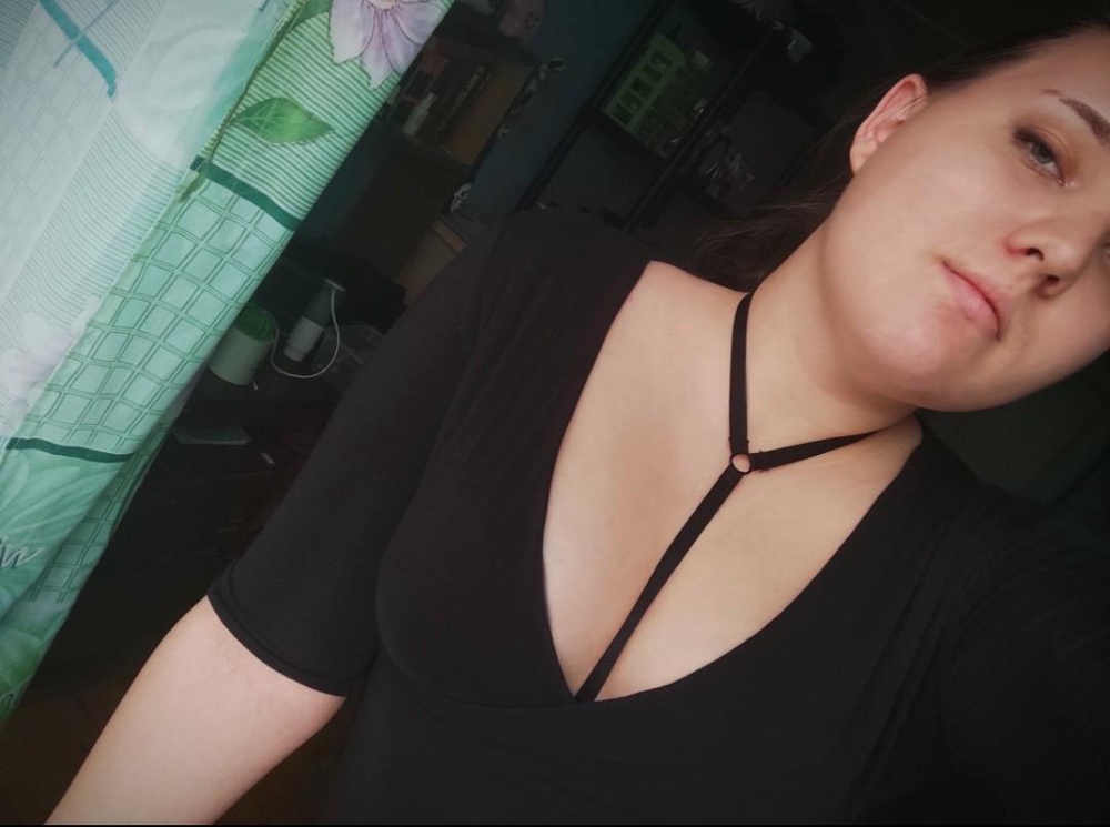 Замечательная штуковина, длина всех частей регулируется, застежка на крючках, материал приятный, всё понравилось