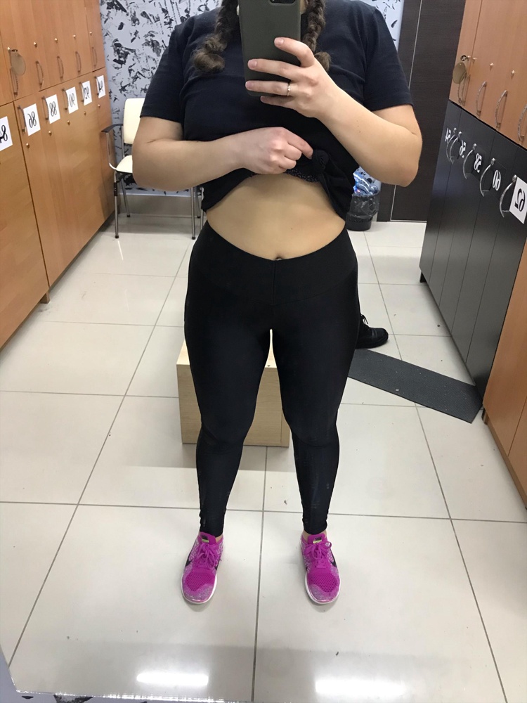 Супер тайтсы . Удобные, не просвечивают , не мокреют 👌🏻 размер  М на меня сел хорошо, даже свободные. Оправдали ожидания. Стоят этой суммы. Но, нужна попа) без попы будет не то)