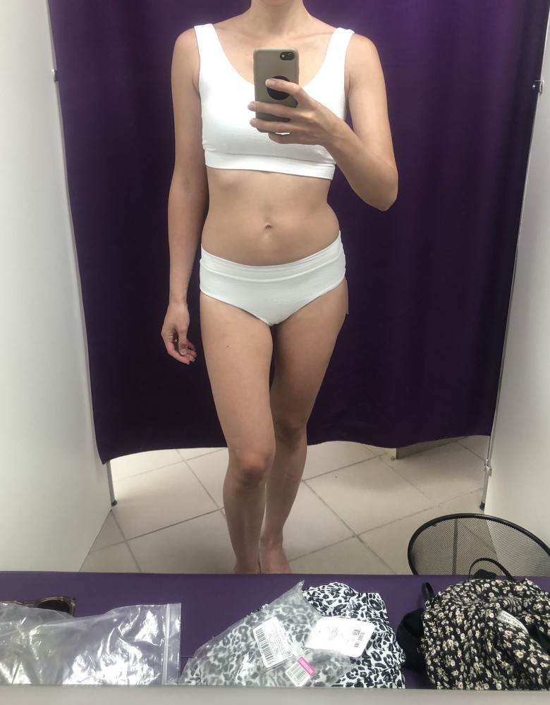 Купальник хороший. Размер соответствует. К моей фигуре не подошёл, поэтому возврат. 