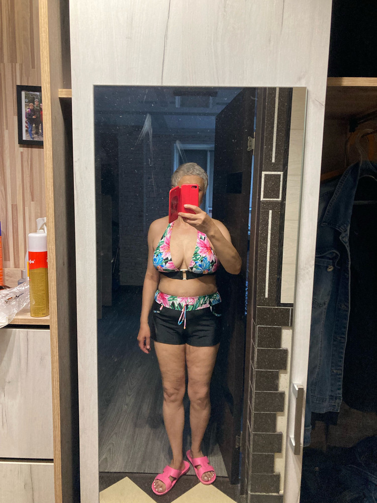 Купальник очень понравился,цвет как на картинке,жалко фигура не такая😁