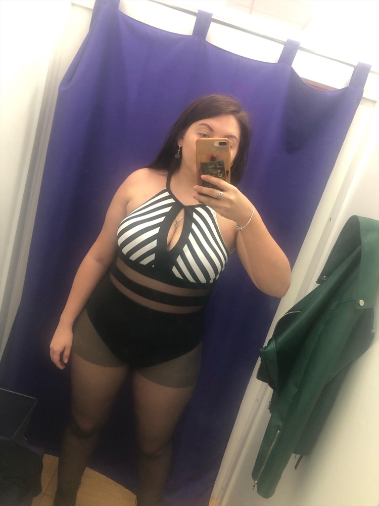 Симпатичный купальник