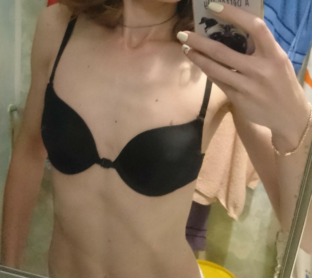 Девочки советую всем!!!  Размер подобрала правильно и я очень довольна покупкой! У меня широкие плечи и грудь ближе к подмышкам расположена, поэтому мне очень тяжело подобрать бюстгальтер, но это находка! Он не весомый, я целый день хожу и не чувствую его. Мне нигде не давит, не ждёт! Благодарю производителя))