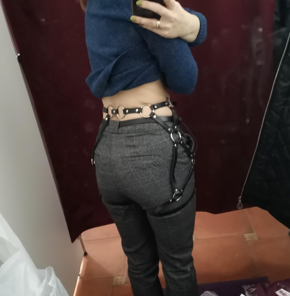 Сначала думала, что неправильно надела, но оказалось брак. Лишнее кольцо в районе поясницы, попробую перезаказать!