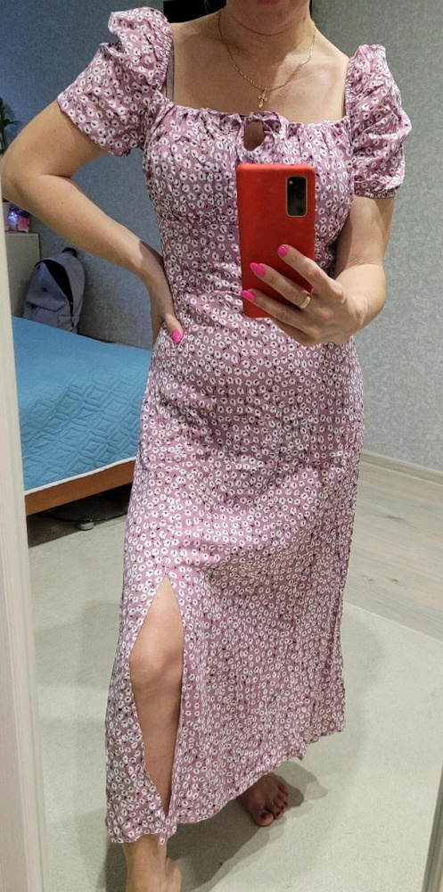 Сарафанчик хорошенький, были конечно ниточки, и на завязке на груди не очень хорошо сшито,  на Ог 85 не много в плечах туговато, заказала размер побольше, может лучше будет.