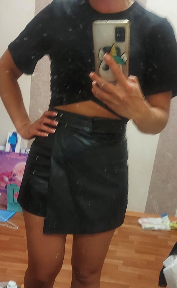 Очень  классный топ. И под классику и под спорт подойдёт