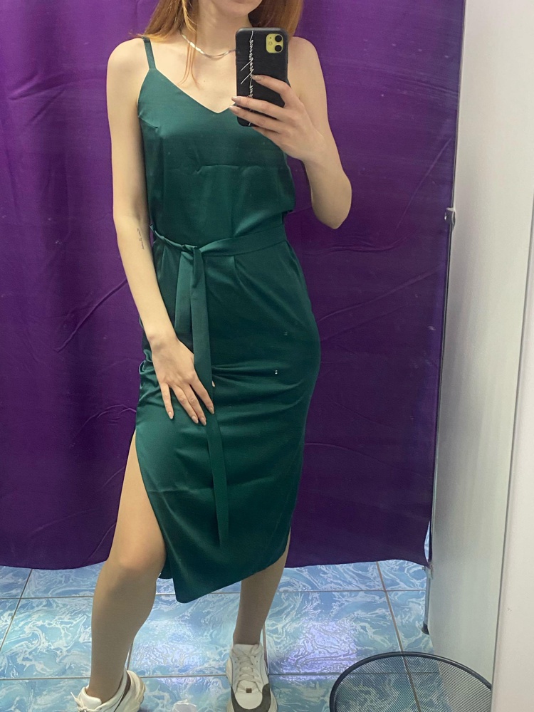 Это невероятное платье! Село идеально даже на мой 38 размер с 0 размером груди) Я очень советую. И качество прекрасное, и крой. Спасибо вам огромное на чуйку моделей для очень худых девочек. Сложно найти что-то, что не будет висеть. Жду ещё моделей разной одежды) 