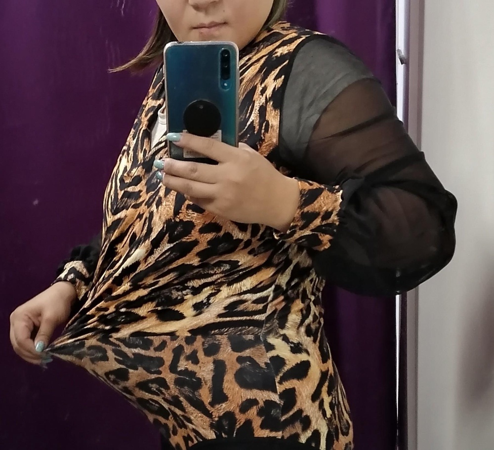 Хорошая качественная боли я брала когда было 1600 тянется хорошо брала свой 46 по размерной линейке продавца это 40 скрывает не достатки  и подчёркивает то что надо. Мерила в спешках на повер футболки. Минус звезда за долгую доставку