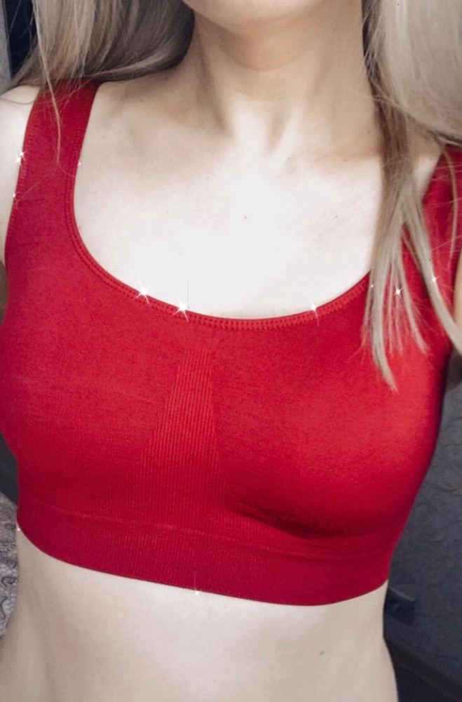 Прикупкой довольна. Ношу размер S, заказала тоже S.  Размер подошёл. Качество хорошее, приятно к телу. Если подложить подкладки, то можно носить не боясь торчащих .....))))) буду заказывать ещё в другом цвете. 