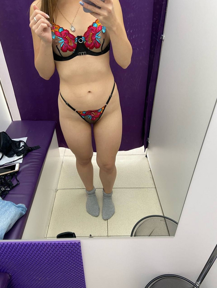 Комплект просто чудо! Красивый и приятный к телу. Поясок для чулок есть в комплекте, но мне он не очень нужен, мерить не стала.