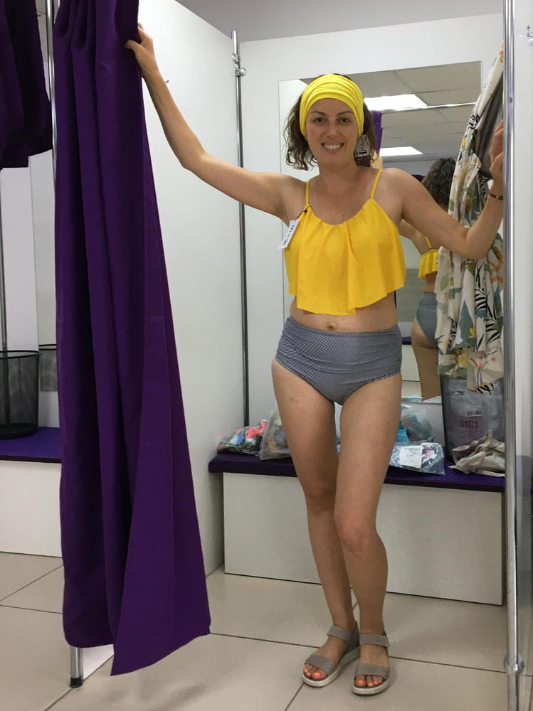 Отличный купальник! Верх удобный и красивый, цвет насыщенный. Низ со складочками, модный, сидит удобно, смотрится красиво. Размеру соответствует, на мой 46 подошёл размер L. Редко пишу отзывы, но это тот случай, когда хочется написать отзыв. 😊