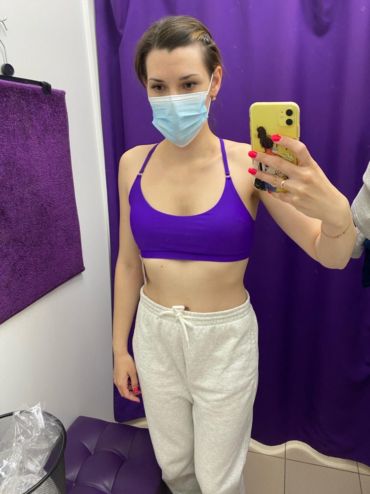 Лиф прекрасный, но не взяла. Потому что мою 1 превратил в -1((( особенно с боку печально смотрится. Если бы природа наградила женской прелестью побольше - взяла бы не раздумывая. Очень удобный и качественный.