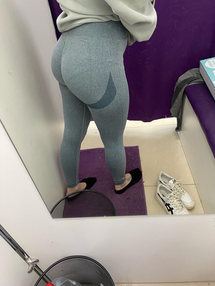 Взяла размер М, на бедра 94 см. Сидят комфортно, шов не мешает. 