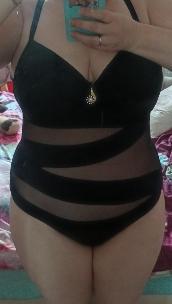 Заказала два размера 54 и 56,в целом оба подошли, но и ношу 54-56 размер, в груди 56 свободнее, оставила его, подтянув бретели, лучше смотрится. Модель очень понравилась,фото соответствует,стройнит хорошо), спасибо.