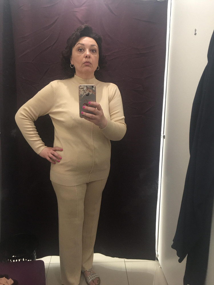 Костюм понравился, на р.50 подошёл 48-50, верх даже большеват в пройме рукава. Брюки хотелось бы чуть пошире, но и так впору. Цвет очень приятный, ткань тяжелая, гладкая, приятная к телу