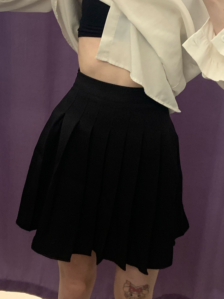 На талию 55 село идеально😍но тяжеловато налазит на бёдра(86), по длине тоже хорошо, мой рост 163