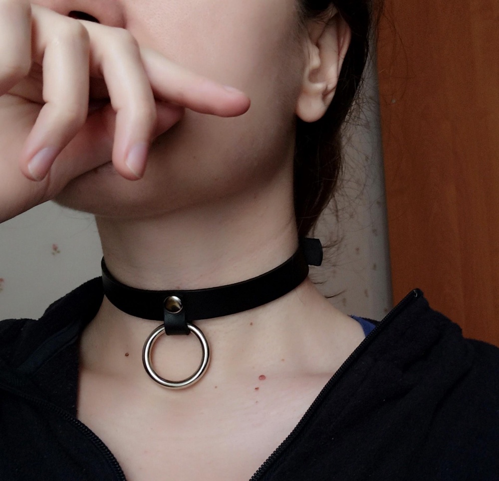 Очень хороший, красивый, но мне не нравится, что кончик торчит сзади.