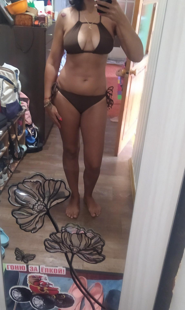 Купальник бомба💥 если у вас подвисающая грудь, но вы очень хотите "шторки" - это он! Я в восторге, качество хорошее, очень 👍 Сел прекрасно, грудь 4го размера держит хорошо, даже очень! Трусики на попе великоваты, М села бы лучше, но лиф подошёл размера Л. Хорошо что завязки, можно регулировать.