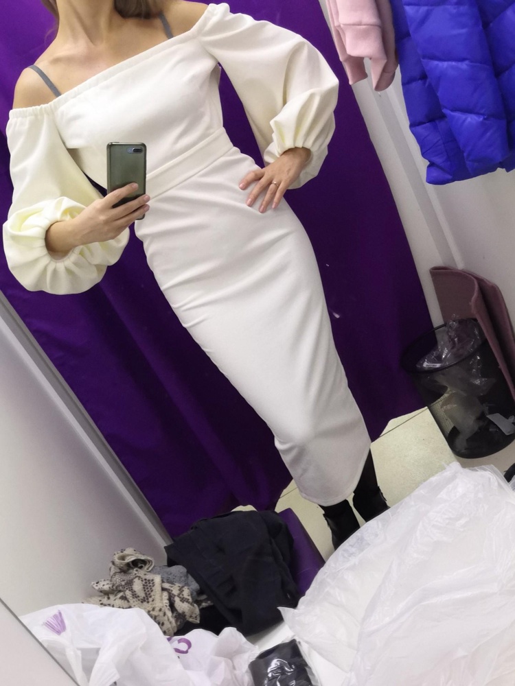 Очень узкая талия! Не застегнулось. Но платье очень красивое! Жаль, что размера нужного больше не осталось