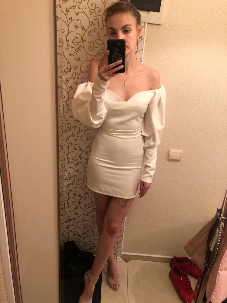 Очень эффектное. Но мне у груди велико, а в бёдрах - мало 