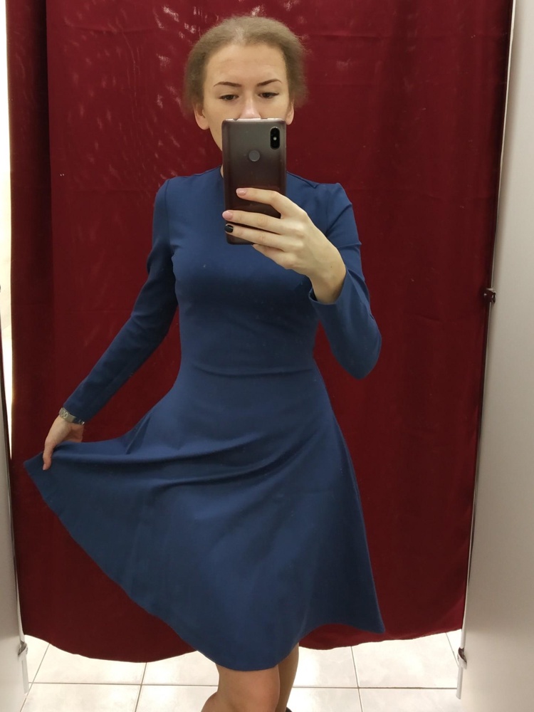 Очень странное платье, расклешенное только по краям