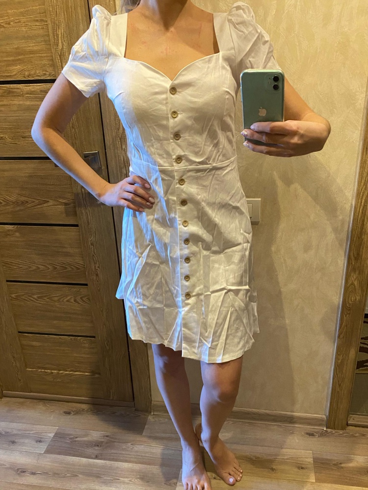 Я так хотела легкое белое платье! Но увы,разочарование…смотрится мягко говоря не очень,я думаю если бы цвет был ярче было бы лучше (красный,синий,чёрный). Большемерит. Взяла 44 на свой 44й,в груди и талии велико. Приехало ооочень мятое( буду возвращать 😔