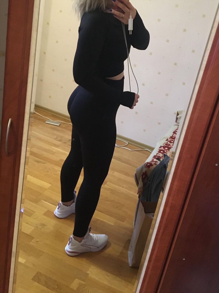 Костюм просто бомба👍🏼,если хотите реально качественный костюм не жалейте денег на этот. Отлично утягивает,подчёркивает фигуру,соответствует размерам,супер удобный 😍