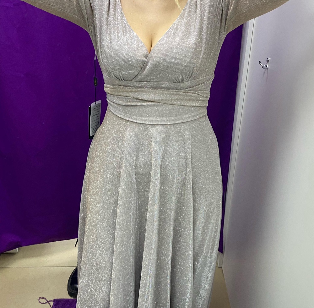 Платье оставила. Нужно было платье на фотосессию, хороший вариант, может ещё на какое мероприятие выгуляю. Идёт в размер. Хотелось более качественной доставки, чтобы платье было в чехле. 