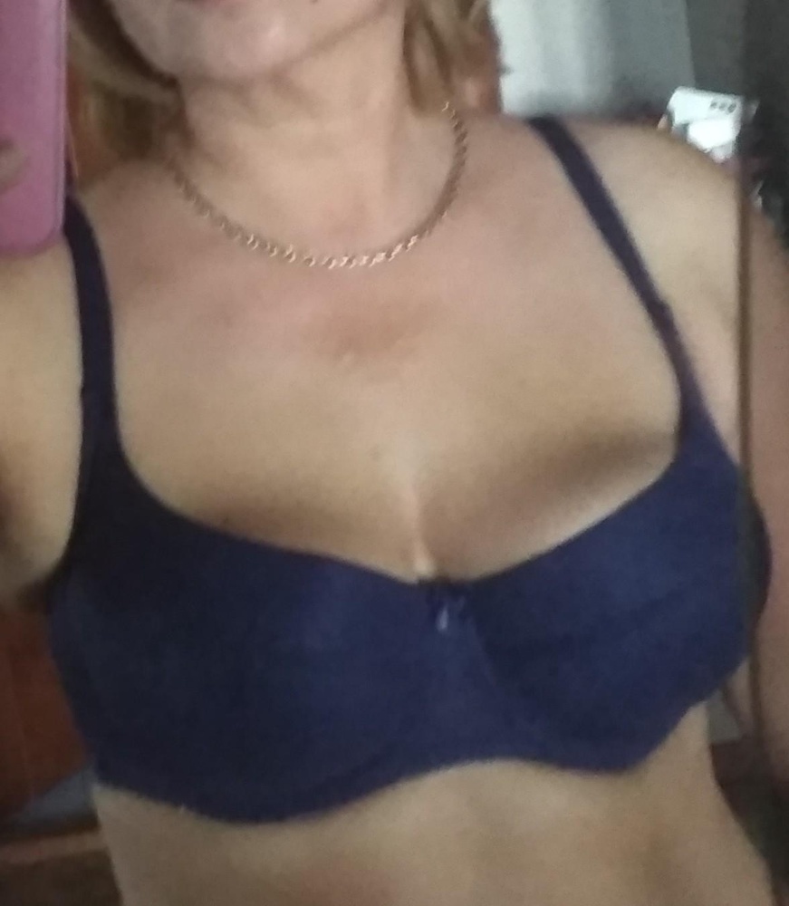 Отличный бюстгальтер. Идеально подошёл по размеру. Поролон тоненький.