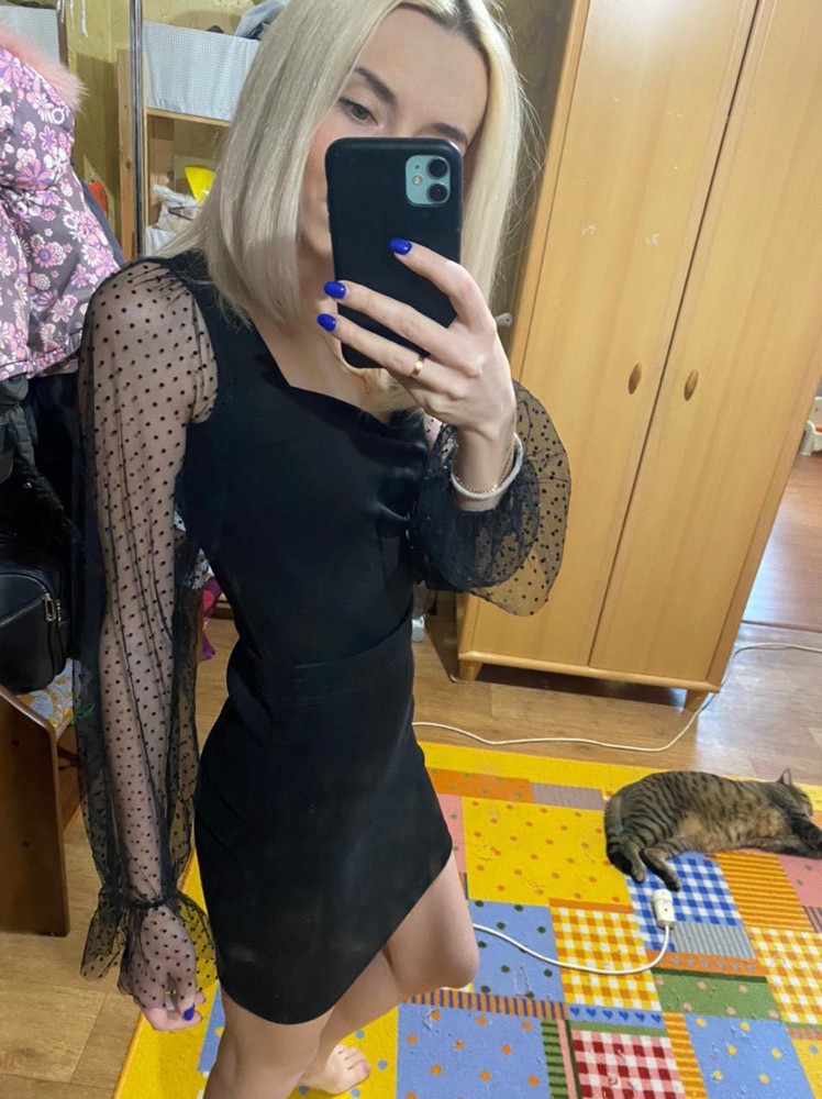 Здравствуйте, я в восторге, я очень довольна покупкой, не маломерит идёт размер в размер, у меня 42 размер сел идеально, даже если чуть поправлюсь есть место, можно носить с чем угодно, очень рекомендую данного продавца