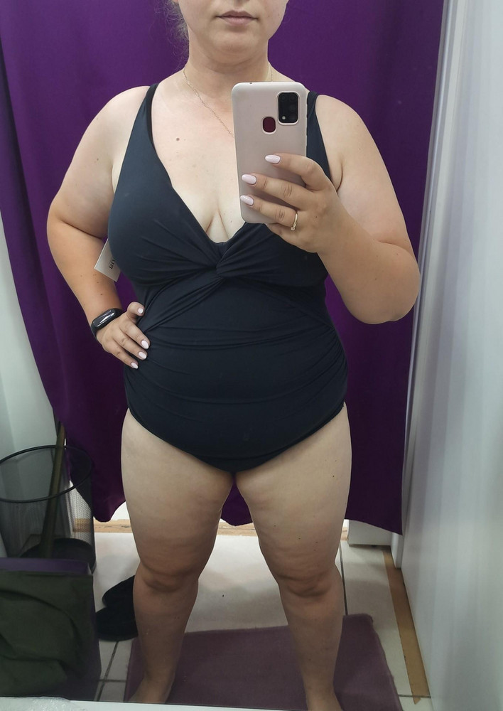 Хороший купальник цвет графит, не чёрный! Скрывает складки на спине и животе )