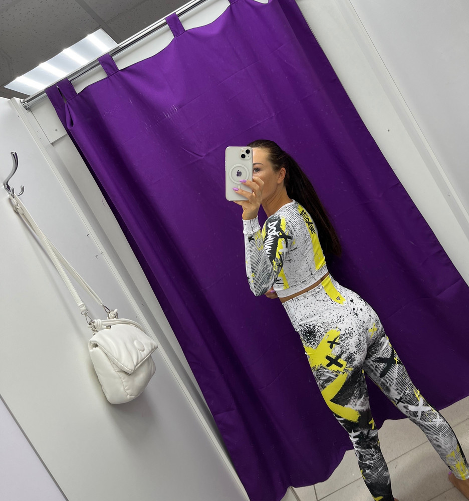 Отличный костюм за такую цену! Не сильно плотный ,ткань приятная , цвет огонь )!Уже не первый заказ этой Фирмы,всегда за принт получаю кучу комплиментов костюму! Для нашего производства ,качество на высоте !!