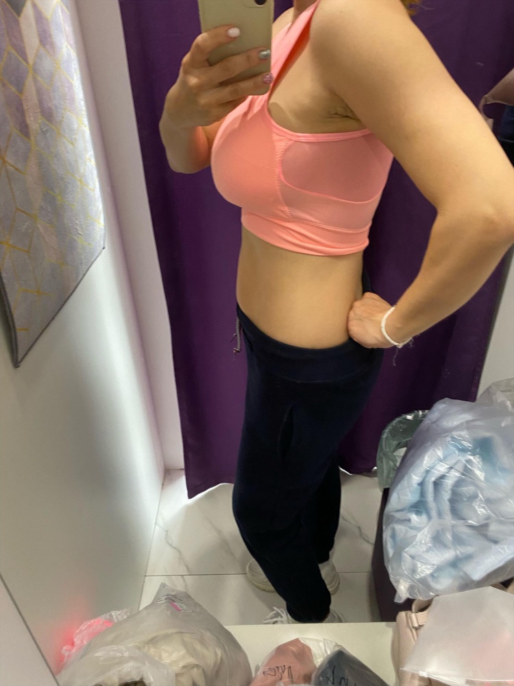 Яркий и симпатичный, но мою грудь не держит совершенно. Она в разные стороны легла