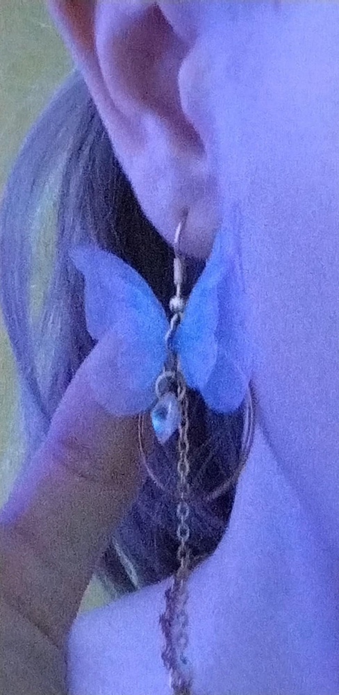 Сережки просто удивительно волшебно смотрятся! Сразу делают женственнее. И про упаковочку обязательно напишу! Она тоже очень красивая.