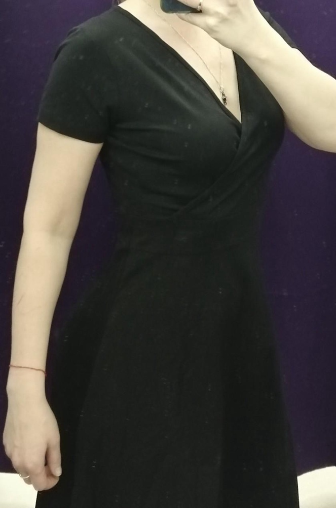 Размер соответствует. Платье хорошее. Материал приятный хлопок, но есть нюанс к нему не много липнет. Говорят что может давать усадку после стирки. Не стирала, потом дополню. Легкое. На рост 160вполне хорошо. Ог 85,от 69,об 96.