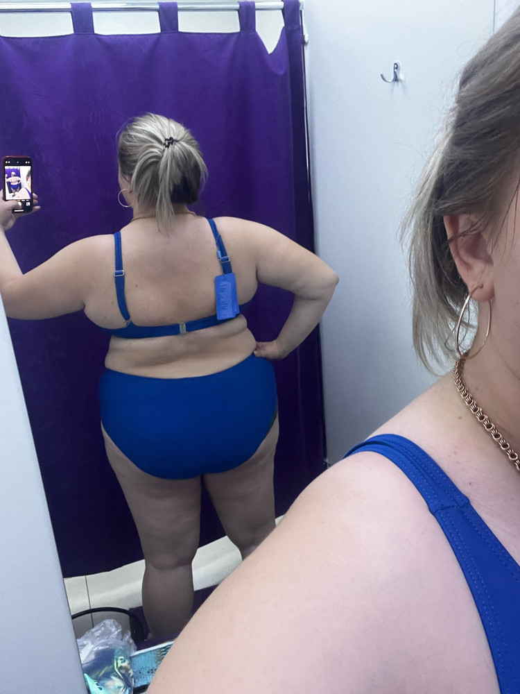 Не понравилось, как бюст держит. А в целом неплохой купальник за такие деньги.