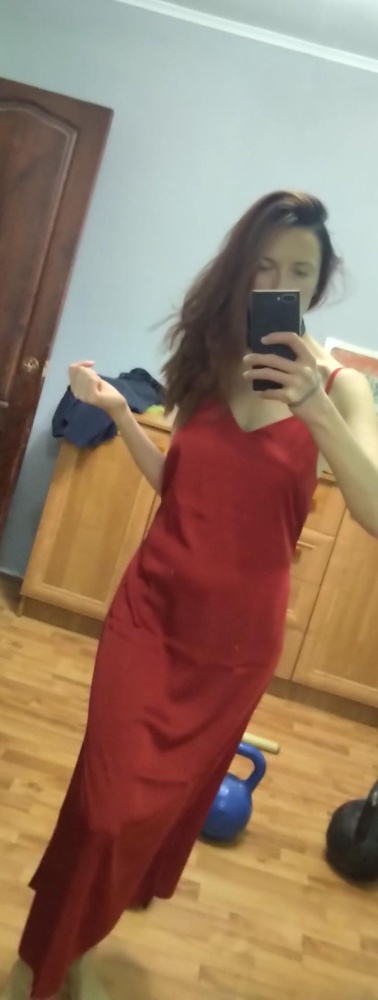 Это вполне платье, ткань весьма хорошего качества! Сидит очень хорошо! Размер в размер. Очень довольна,  носить буду как платье)спасибо!