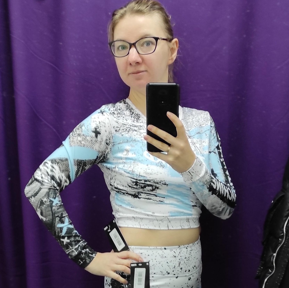 Отличный топ, сел по размеру, ткань приятная и цена тоже замечательная