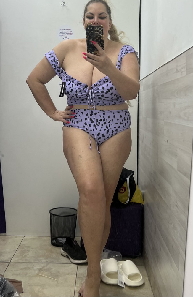 Шикарный, но как по мне- большемерит на 2 размера- на Ог-116- брала 0 размер, большую грудь особо не держит, но я покупала для фоток- а не для плавания, для этой цели- мне лично идеально, очень эффектный, всем рекомендую , особенно дамам моих габаритов- находка , насчёт размеров- все индивидуально, рекомендую заказывать несколько , на выбор, чем меньше тем лучше верх сидит , но все , конечно , индивидуально, собственно как и цели 😘Спасибо !