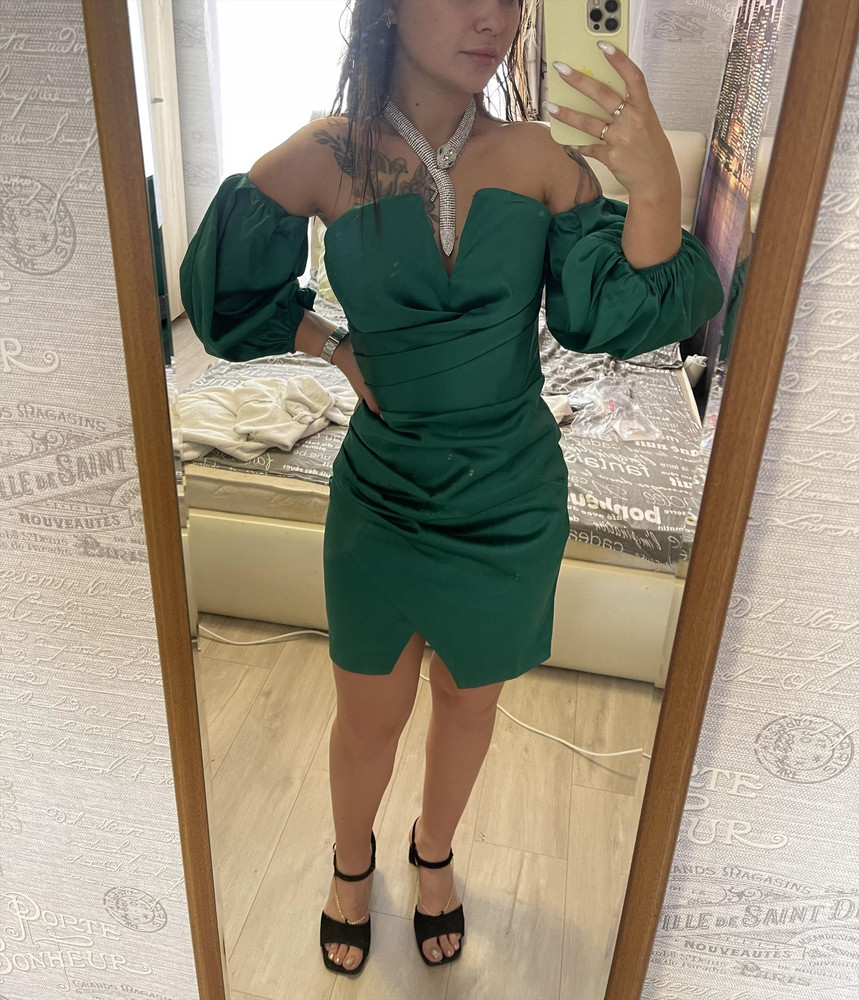 Красивое платье , но в талии размер s большеват оказался 