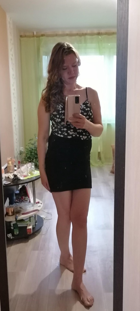 На 48 размер, рост 175см., топ  разм L подошёл хорошо. Мягкий, красивый, пошит хорошо. Мне нравится. Спасибо Валдберис и продавцу!)