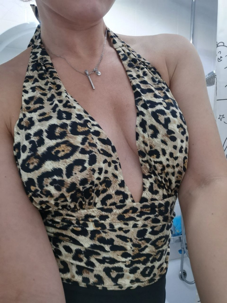 Шикарный купальник! Сел отлично, по фигуре, принт 🥰🔥. Внутри съемные чашечки, ткань плотная. Рекомендую.