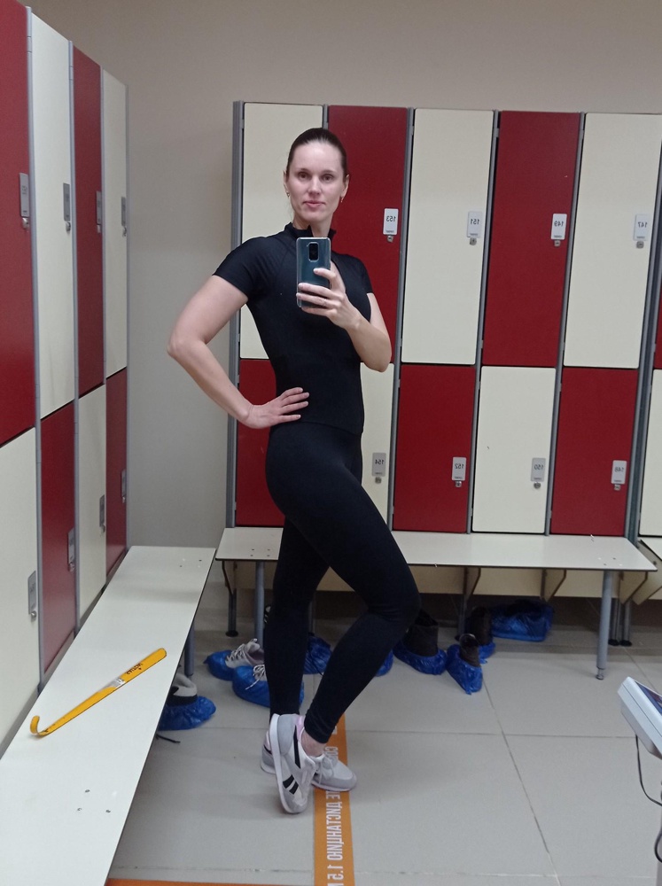 Хороший комбинезон! Размеру соответствует. Только молния подвела, слетела застёжка :-(