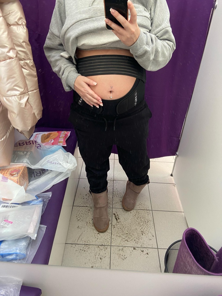 Красивый, надеюсь такой же будет удобный. Очень ждала как мое спасение 