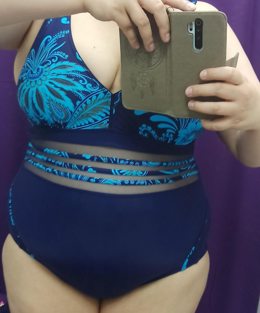 В целом купальник мне понравился по качеству, но не сел на фигуру,  чашки расположены очень низко и стягивают мою грудь ниже чем она есть и расплющивают. Сделале выбор в пользу другой модели.на мой 60 оказался как раз 58.